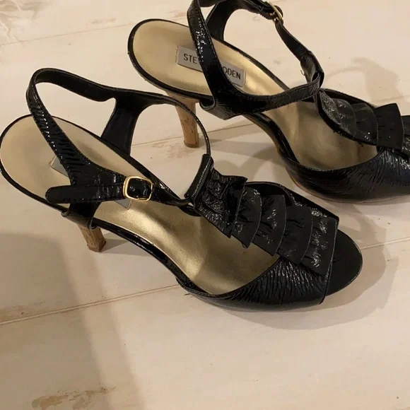 Steve Madden ECLARE Peep Toe Patent Sandal - Picture 2 of 4